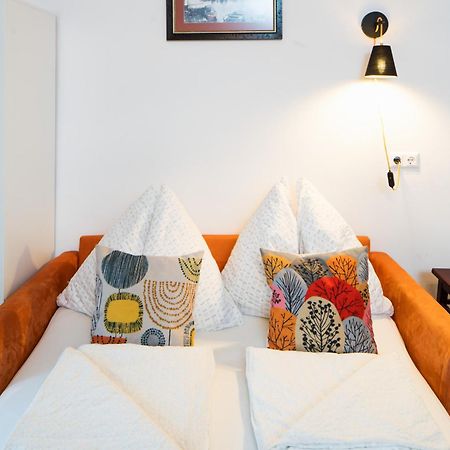 Haus Der Geschenke - Carinthia Apartment Velden am Worthersee Bagian luar foto