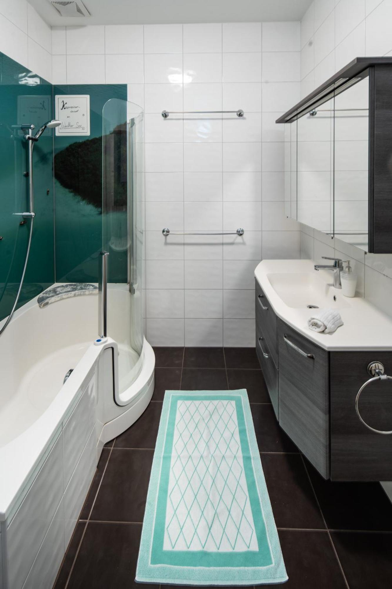 Haus Der Geschenke - Carinthia Apartment Velden am Worthersee Bagian luar foto