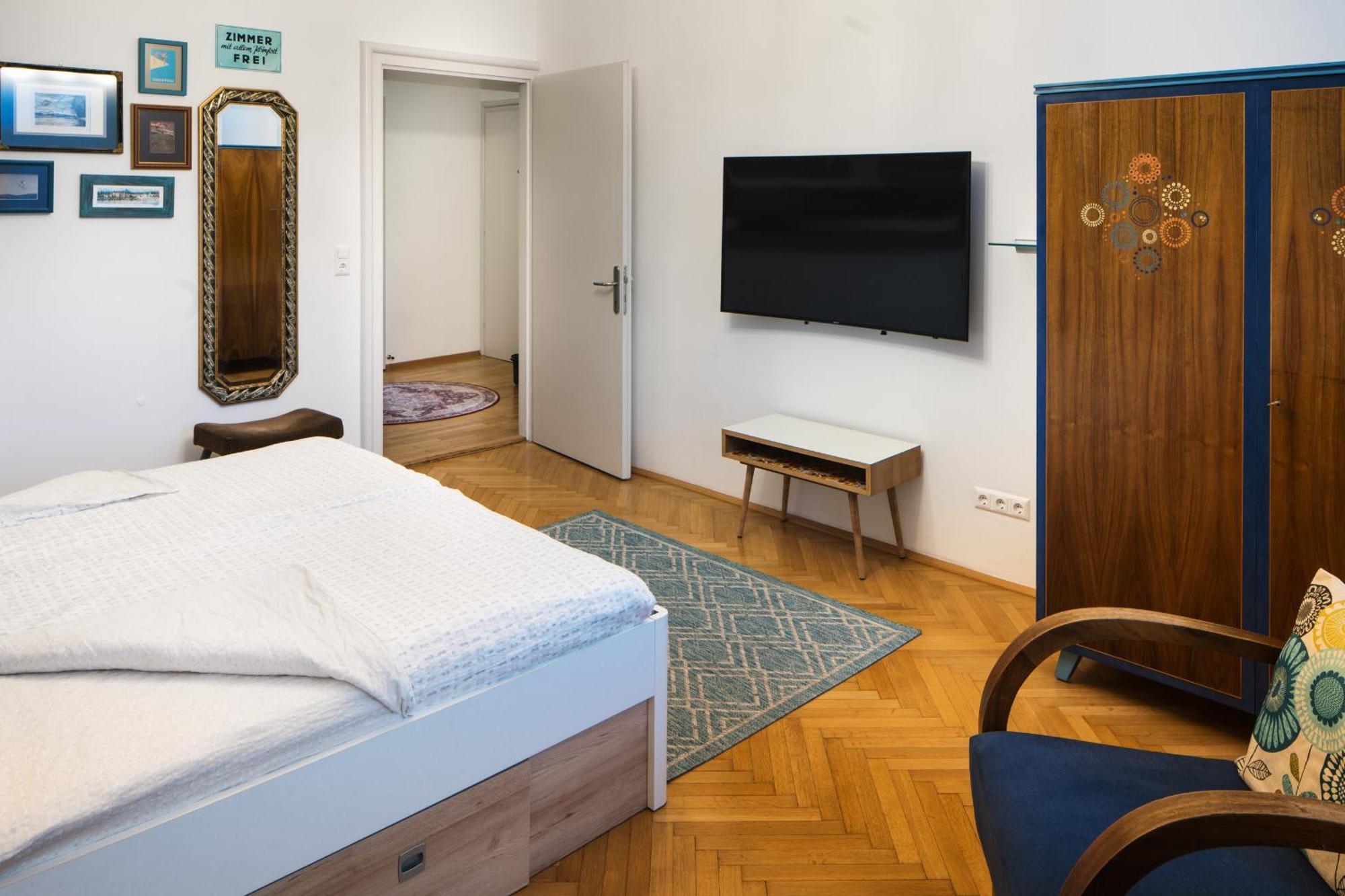 Haus Der Geschenke - Carinthia Apartment Velden am Worthersee Bagian luar foto