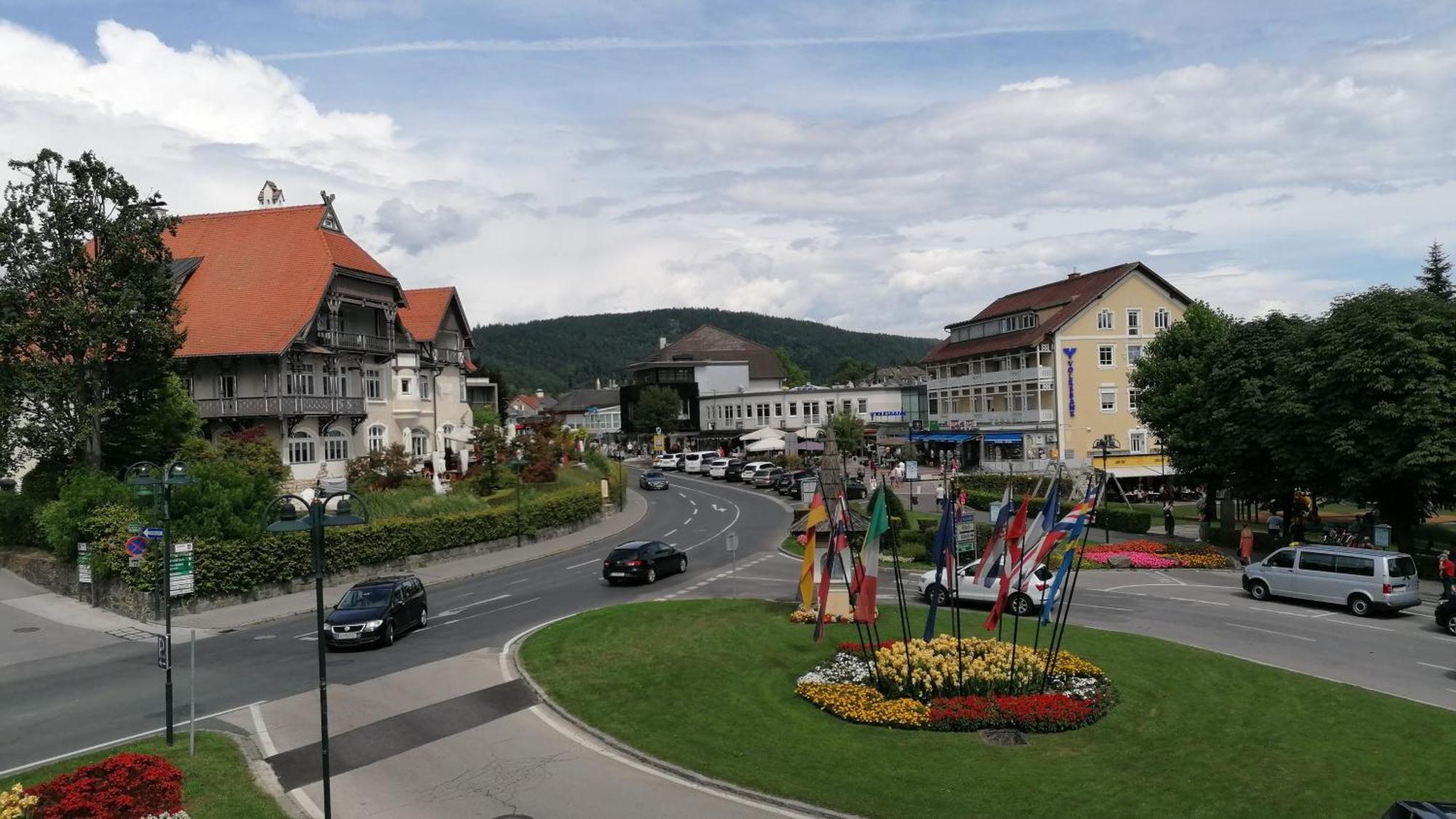 Haus Der Geschenke - Carinthia Apartment Velden am Worthersee Bagian luar foto