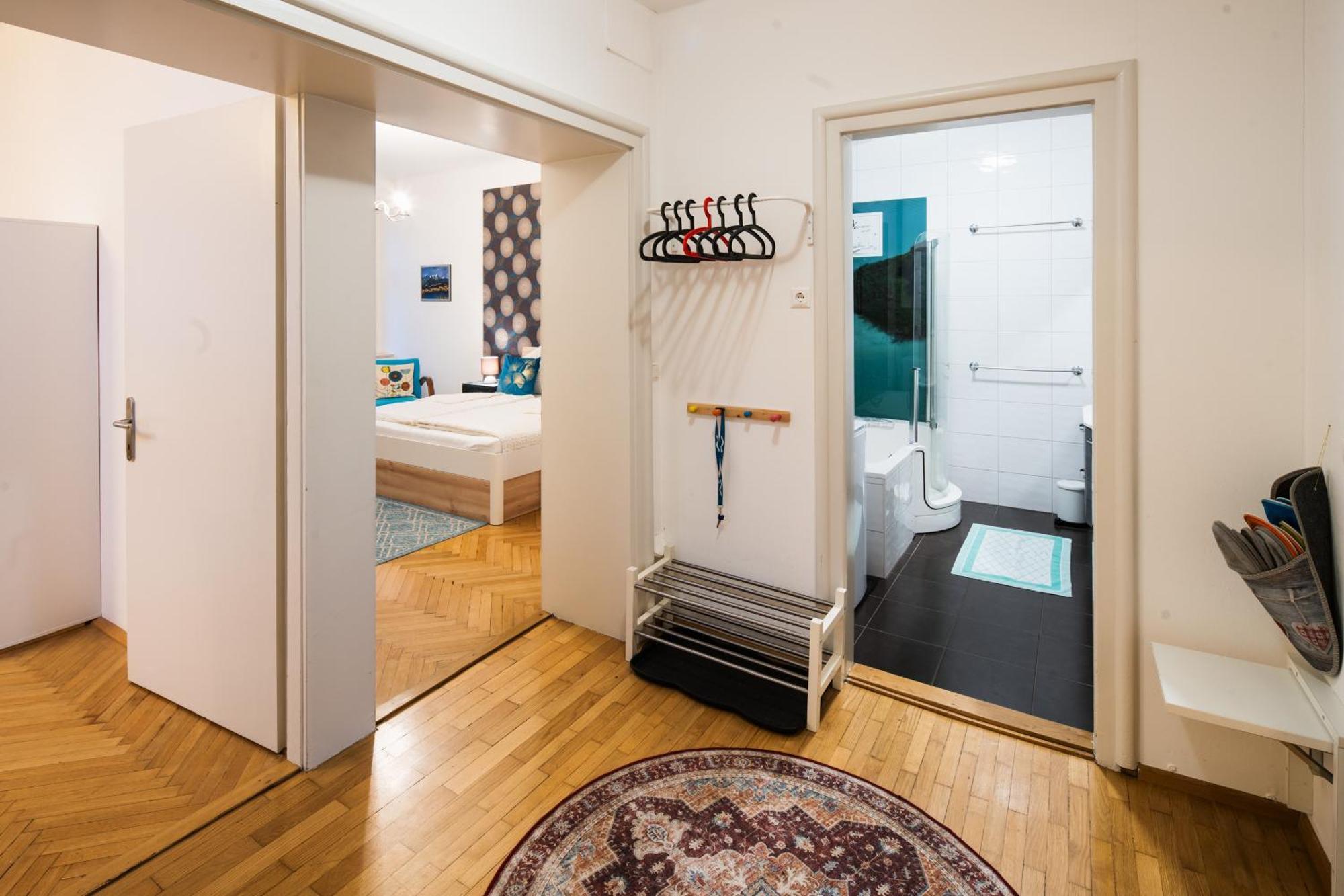 Haus Der Geschenke - Carinthia Apartment Velden am Worthersee Bagian luar foto