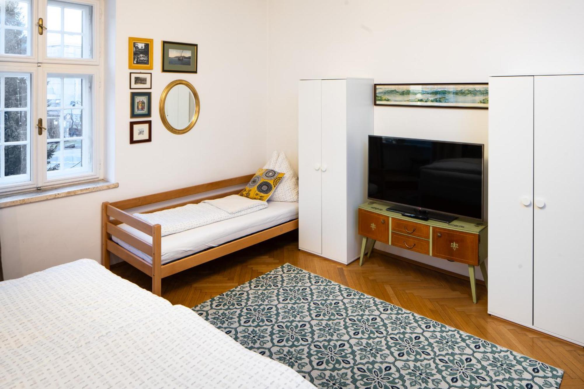 Haus Der Geschenke - Carinthia Apartment Velden am Worthersee Bagian luar foto