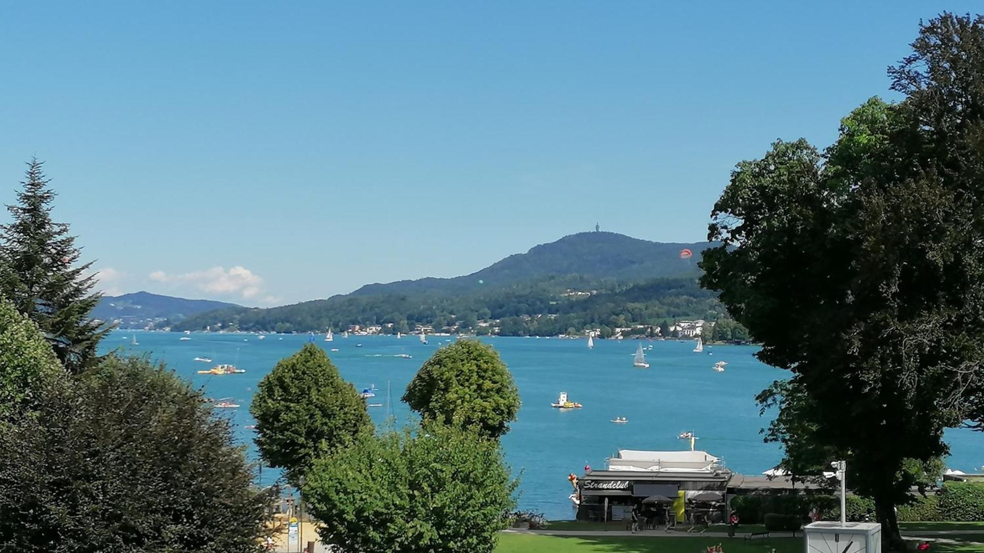 Haus Der Geschenke - Carinthia Apartment Velden am Worthersee Bagian luar foto