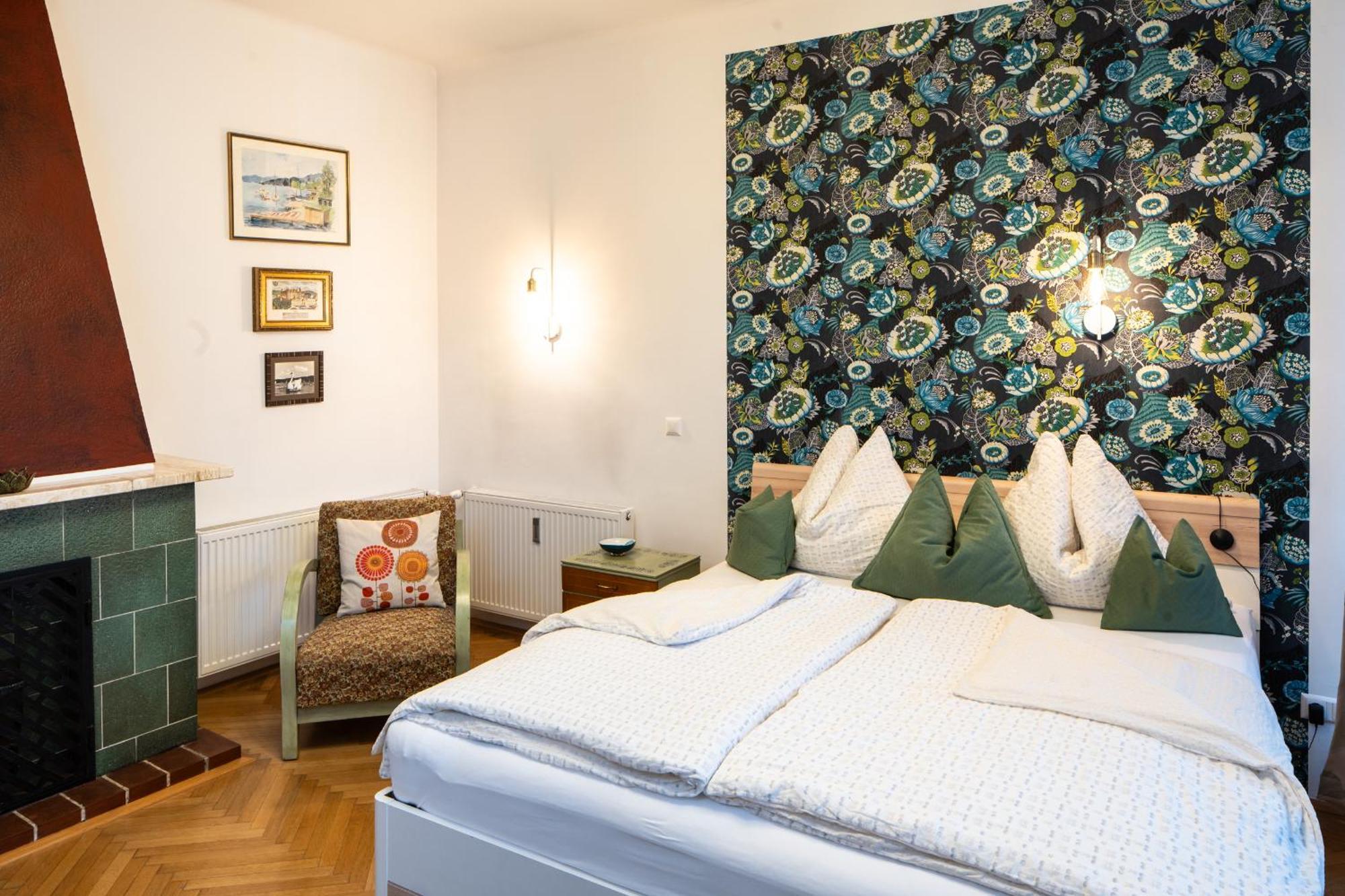 Haus Der Geschenke - Carinthia Apartment Velden am Worthersee Bagian luar foto