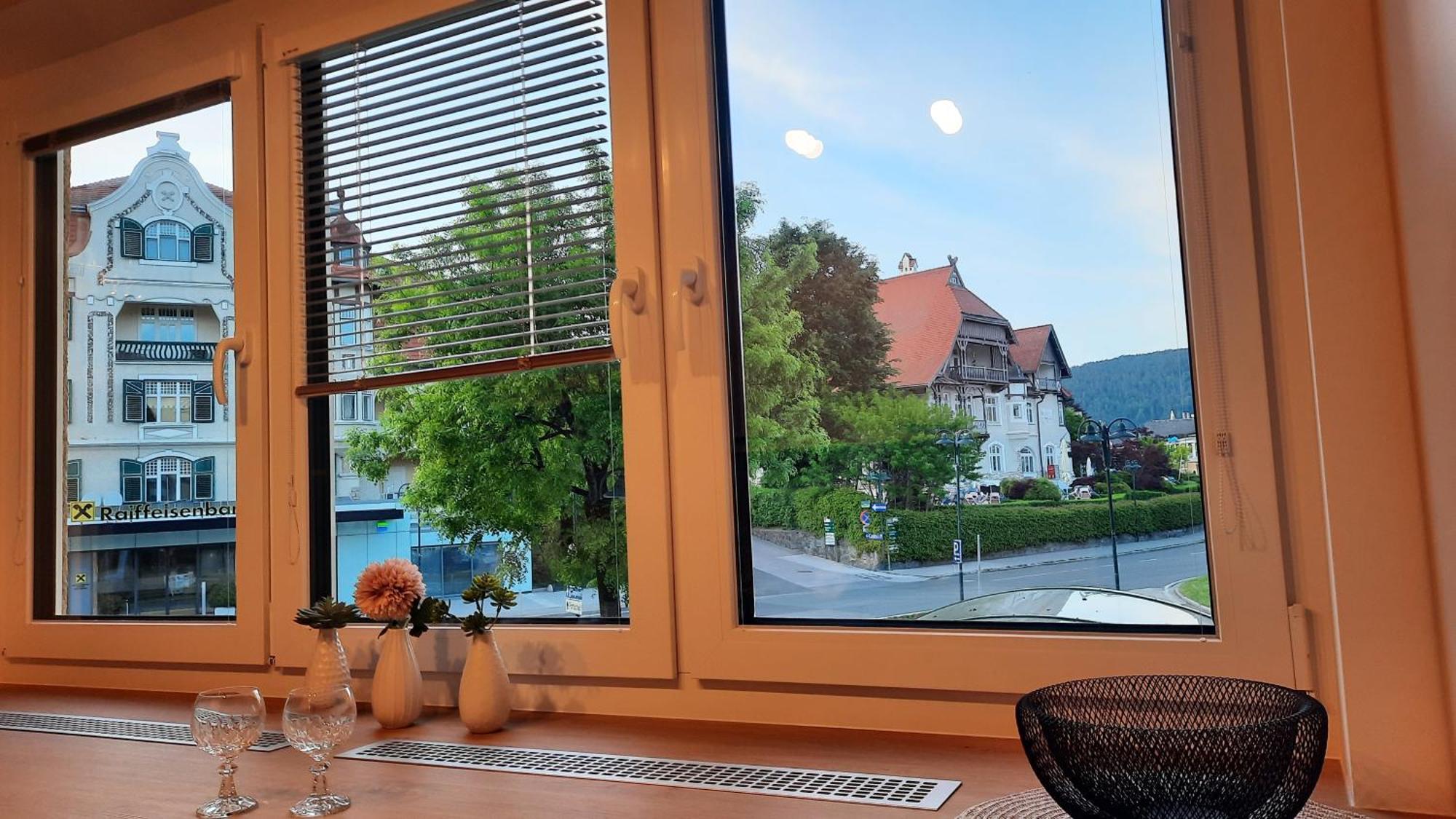 Haus Der Geschenke - Carinthia Apartment Velden am Worthersee Bagian luar foto
