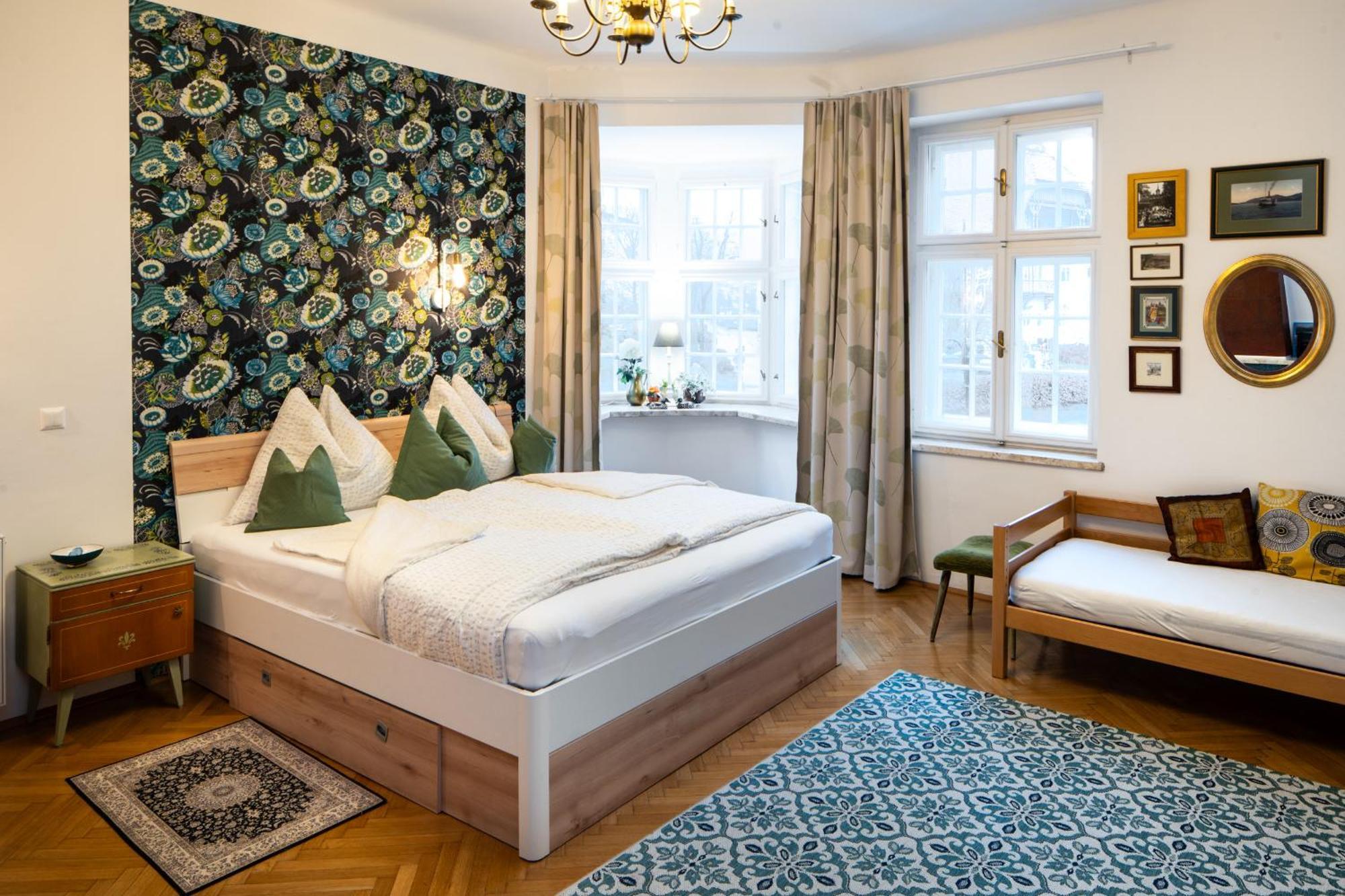 Haus Der Geschenke - Carinthia Apartment Velden am Worthersee Bagian luar foto