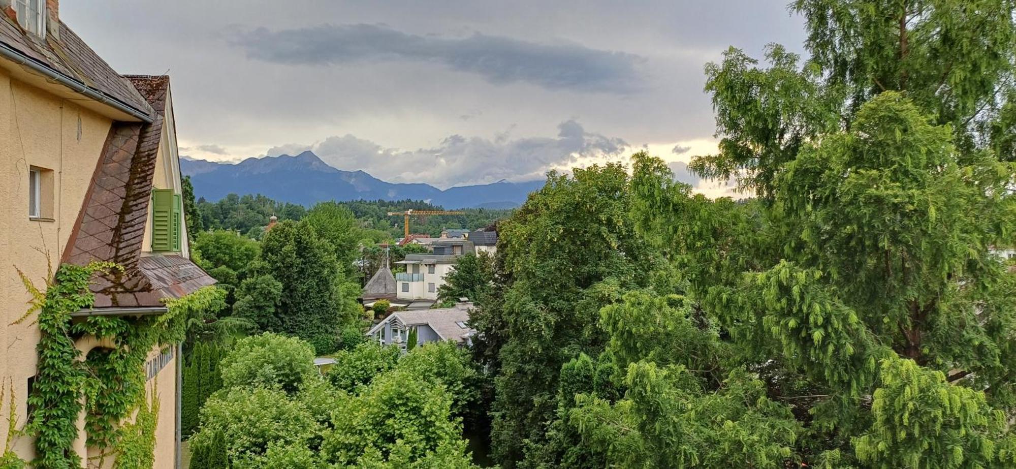 Haus Der Geschenke - Carinthia Apartment Velden am Worthersee Bagian luar foto